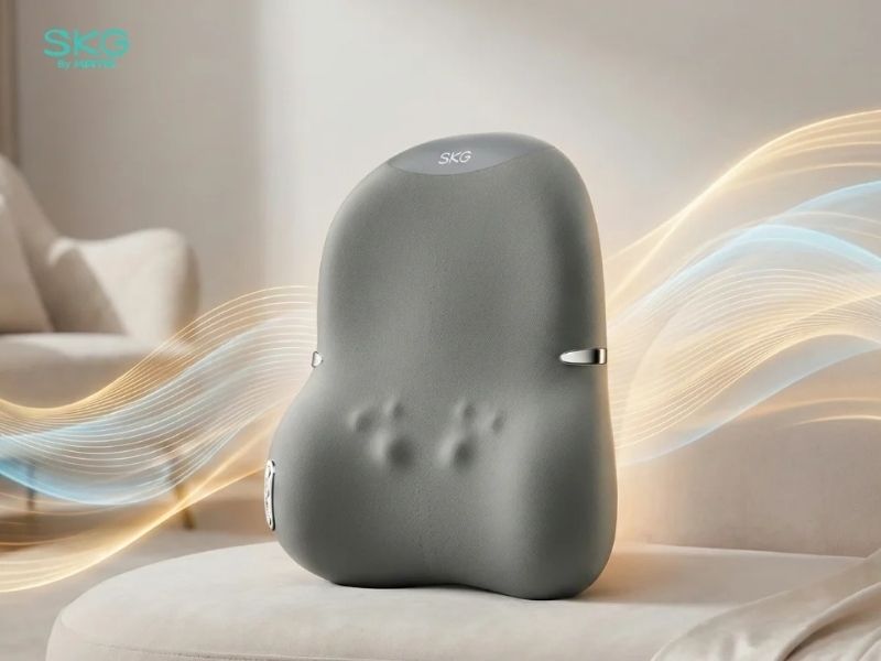 Máy massage lưng SKG TS700 thư giãn vùng lưng dưới tại nhà và văn phòng
