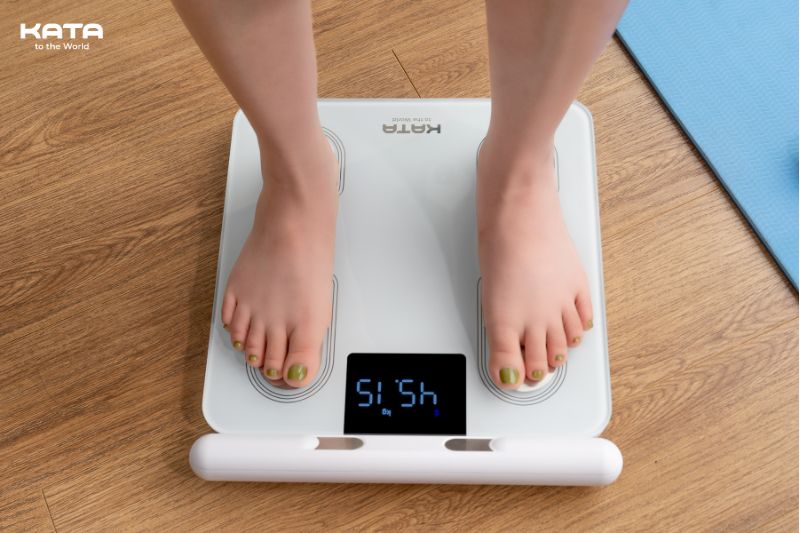 Cân sức khỏe điện tử KATA CS10E trang bị 8 điểm điện cực giúp đo 13 chỉ số toàn diện