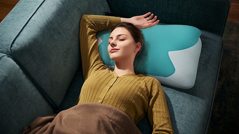 Gối ngủ massage SKG T3 PRO sử dụng chất liệu Memory Foam cao cấp mang đến trải nghiệm mềm mại và êm ái nhất 