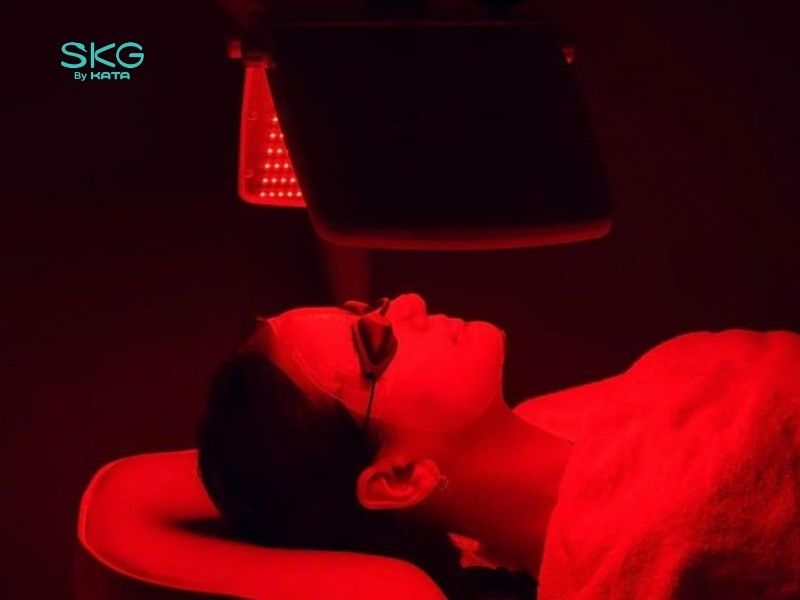Ánh sáng đỏ là một dạng ánh sáng khả kiến có bước sóng dài nhất trong quang phổ