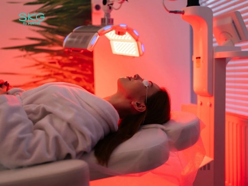 Sử dụng máy massage có ánh sáng đỏ sai cách có thể gây kích ứng, khô rát hoặc tổn thương da