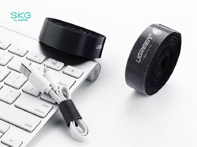 Dây Velcro là loại dây gồm hai mặt dính chặt vào nhau khi ép lại