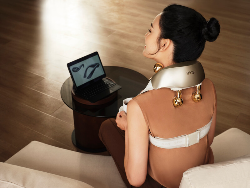 máy massage cổ đeo vai