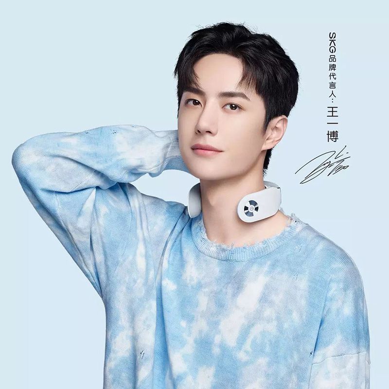 máy massage cổ thiết kế như tai nghe headphone