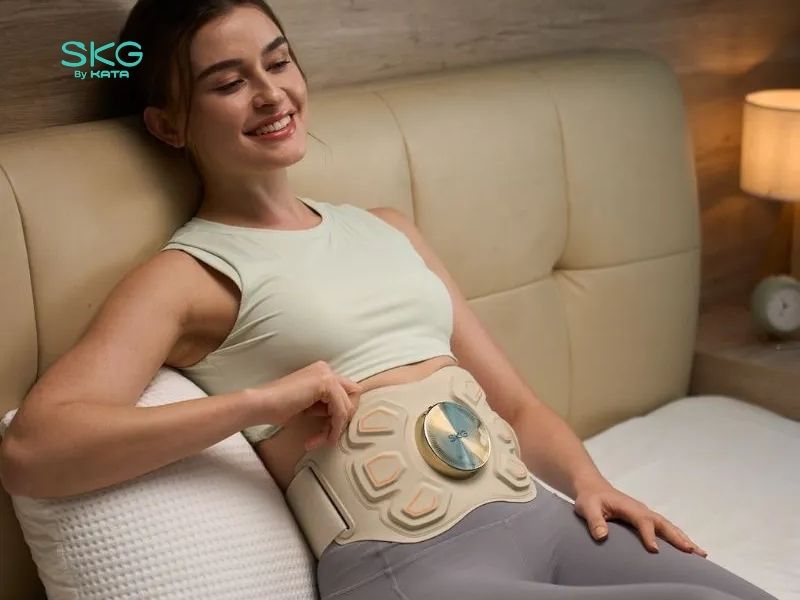 Khi dùng máy massage bị ngứa, bạn nên dừng sử dụng, kiểm tra lại làn da và vệ sinh sạch sẽ bề mặt tiếp xúc của máy